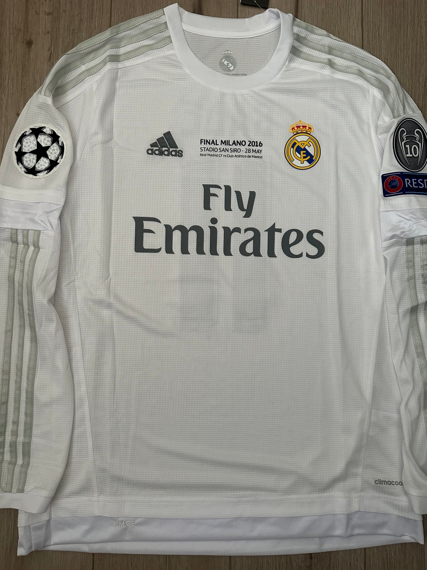 Real Madrid Gareth Bale #11 2016 Final Home Retro Soccer Jersey Long Sleeves Men
