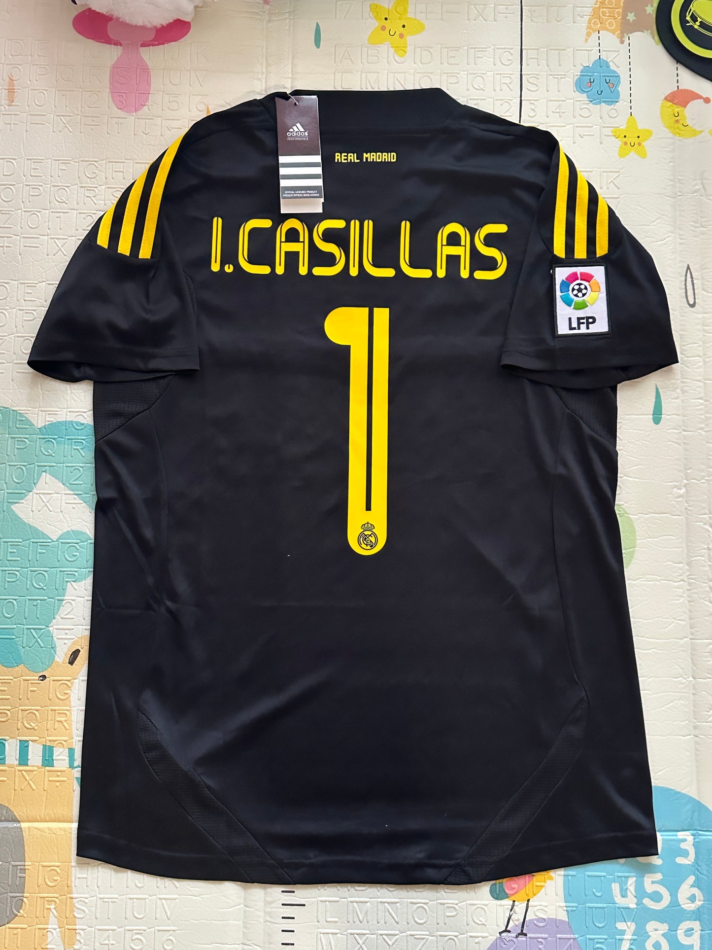 Real Madrid Retro Soccer Jersey Iker Casillas #1 2011/12 Away Black Men Size