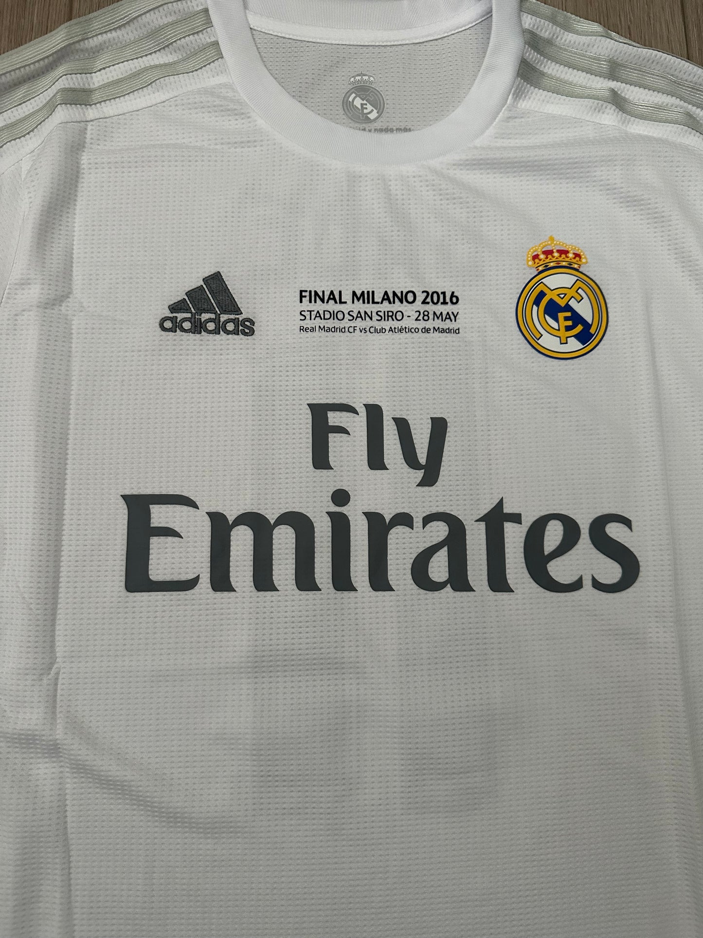 Real Madrid Gareth Bale #11 2016 Final Home Retro Soccer Jersey Long Sleeves Men