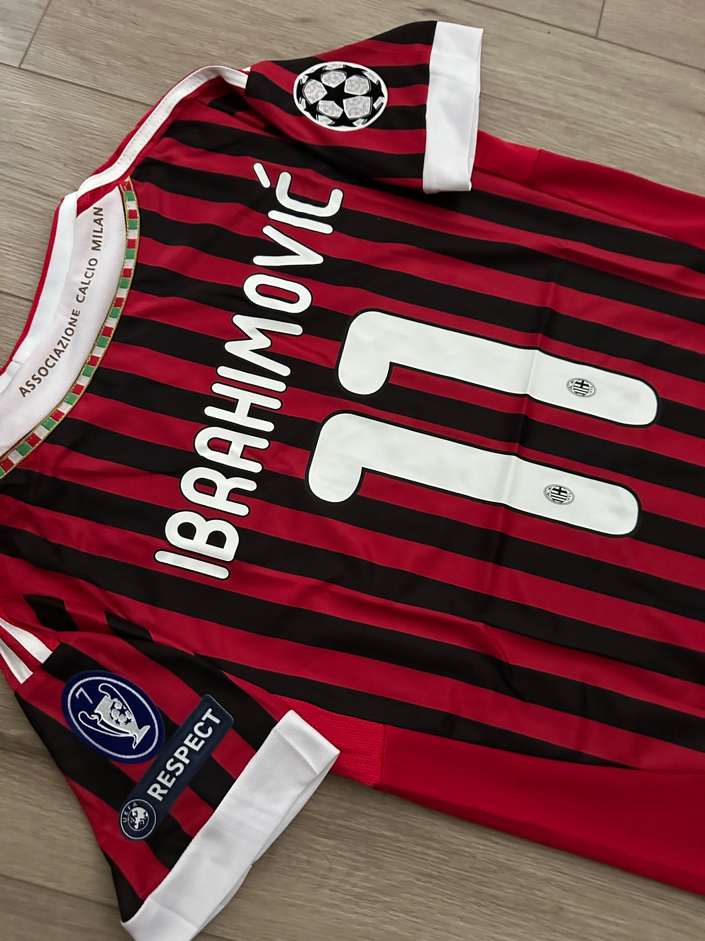 Soccer Jersey Zlatan Ibrahimovic #11 Home Red Black Milan Shirt 10/11 Men Size