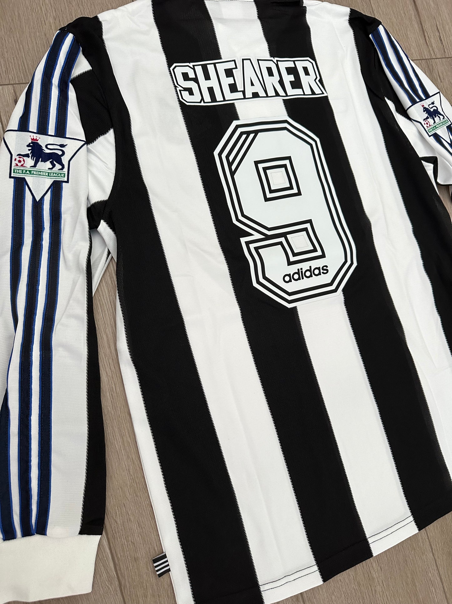 Newcastle Retro 95/97 Alan Shearer #9 Soccer Shirt Long Sleeves Men Black White