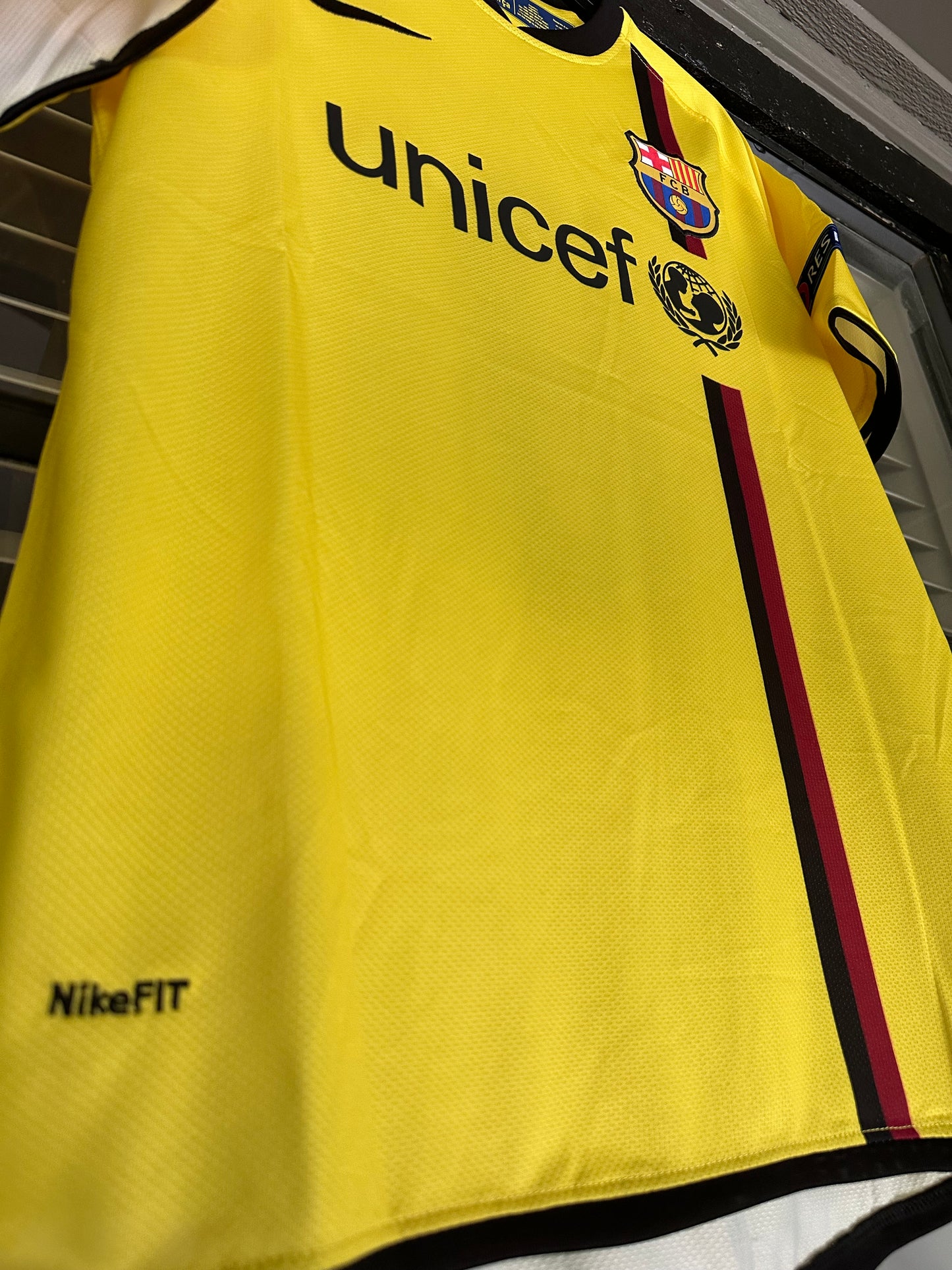 Barcelona 2009 Away Andres Iniesta #8 Soccer Jersey Men Size