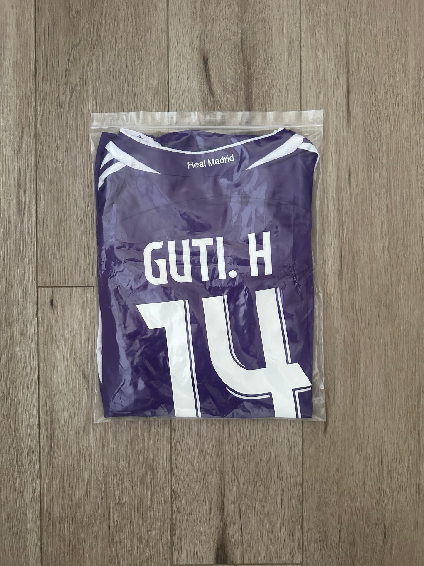 Real Madrid Guti #14 Retro Soccer Jersey 2006 Champions Purple Large shirt