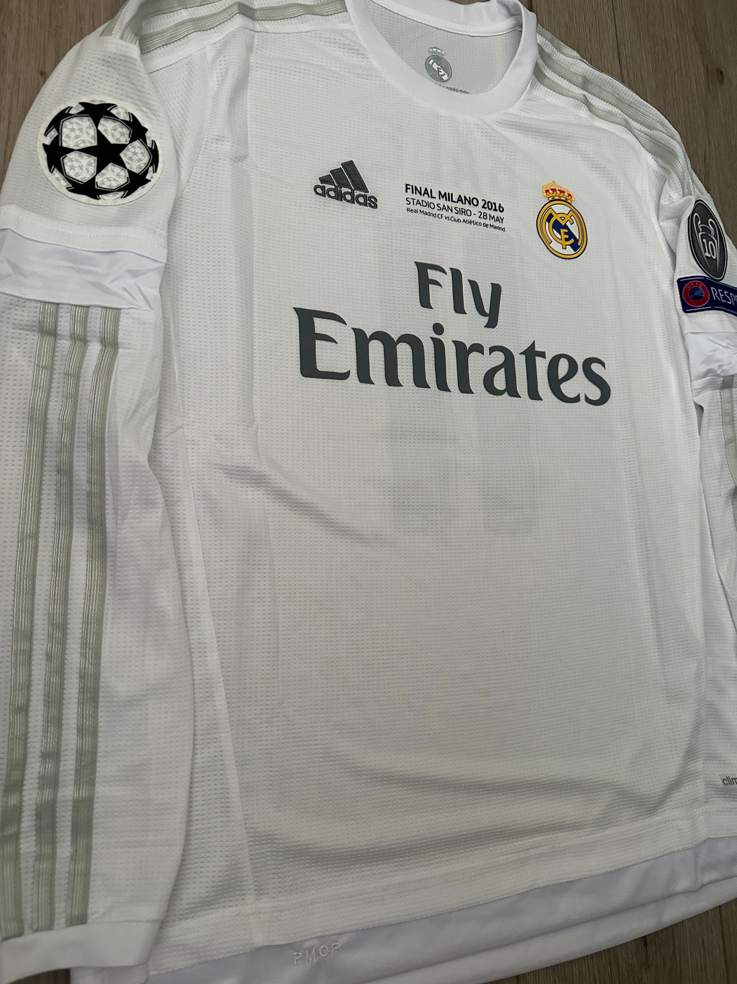Real Madrid Gareth Bale #11 2016 Final Home Retro Soccer Jersey Long Sleeves Men