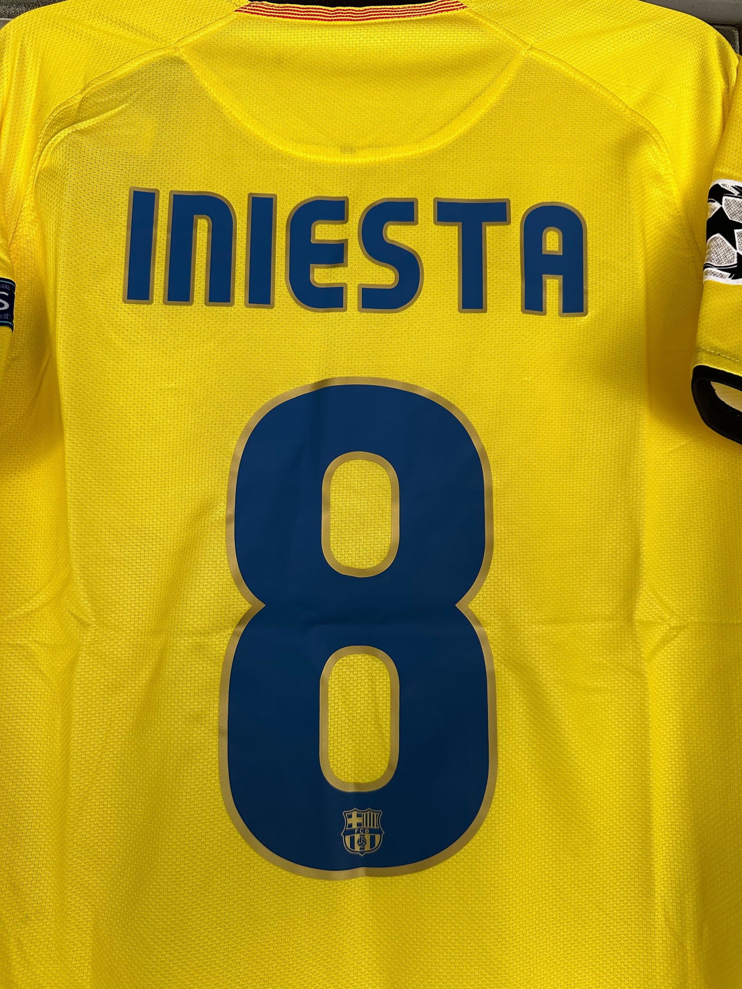 Barcelona 2009 Away Andres Iniesta #8 Soccer Jersey Men Size