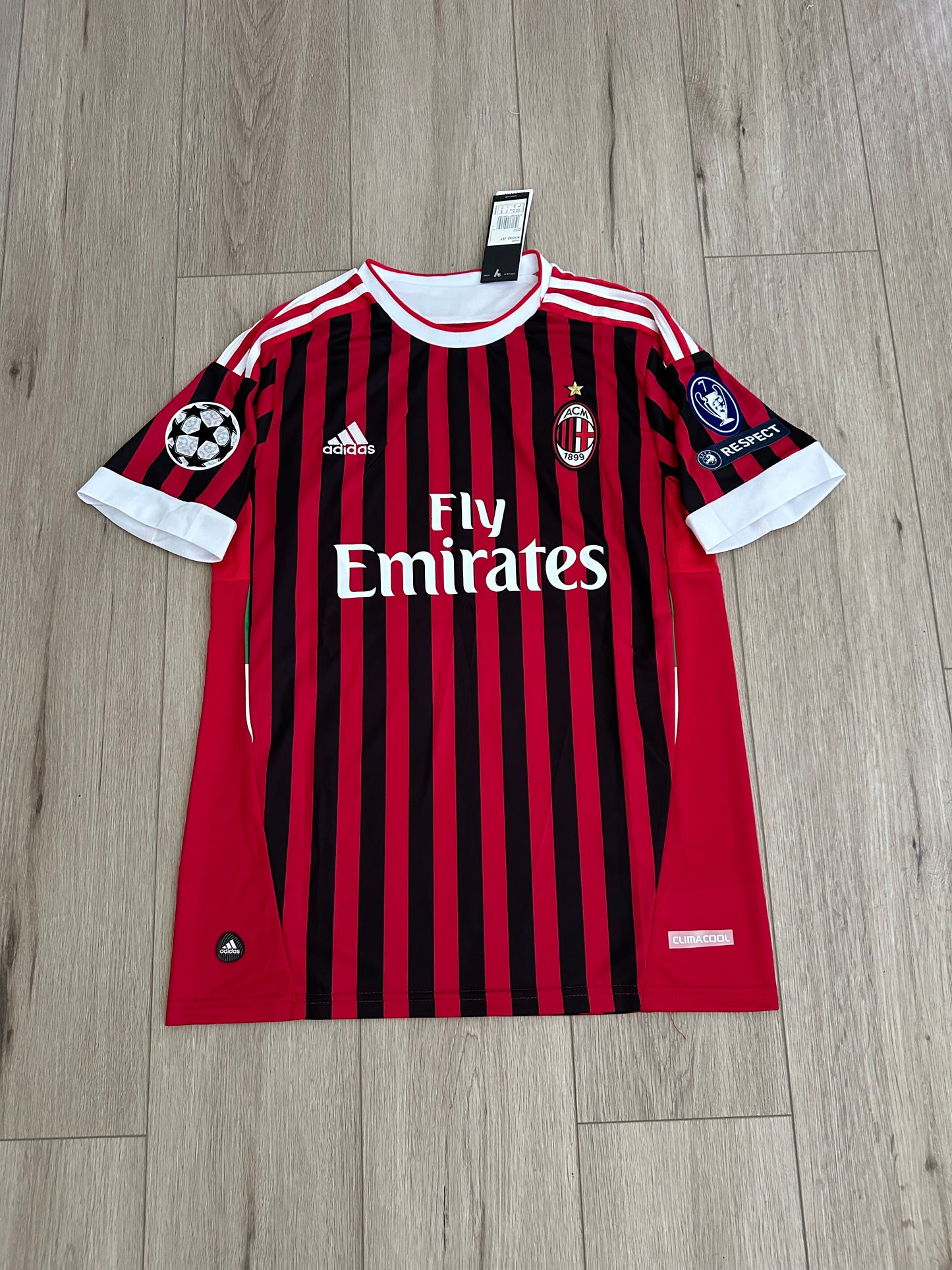 Soccer Jersey Zlatan Ibrahimovic #11 Home Red Black Milan Shirt 10/11 Men Size
