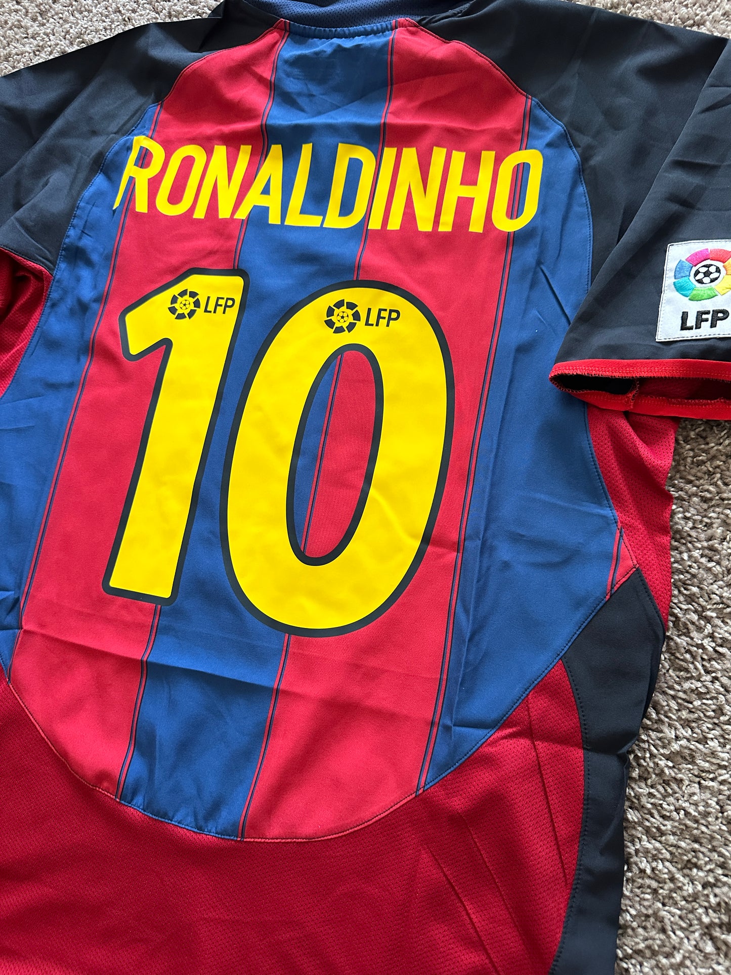 Barcelona Ronaldinho #10 Soccer Jersey Retro Men Size