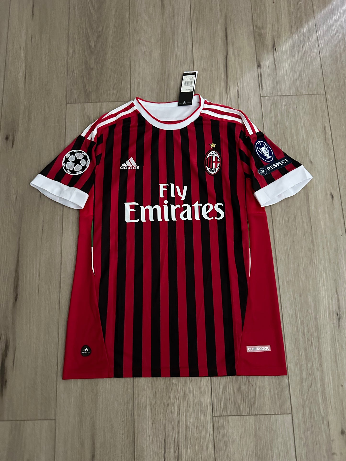 Soccer Jersey Zlatan Ibrahimovic #11 Home Red Black Milan Shirt 10/11 Men Size