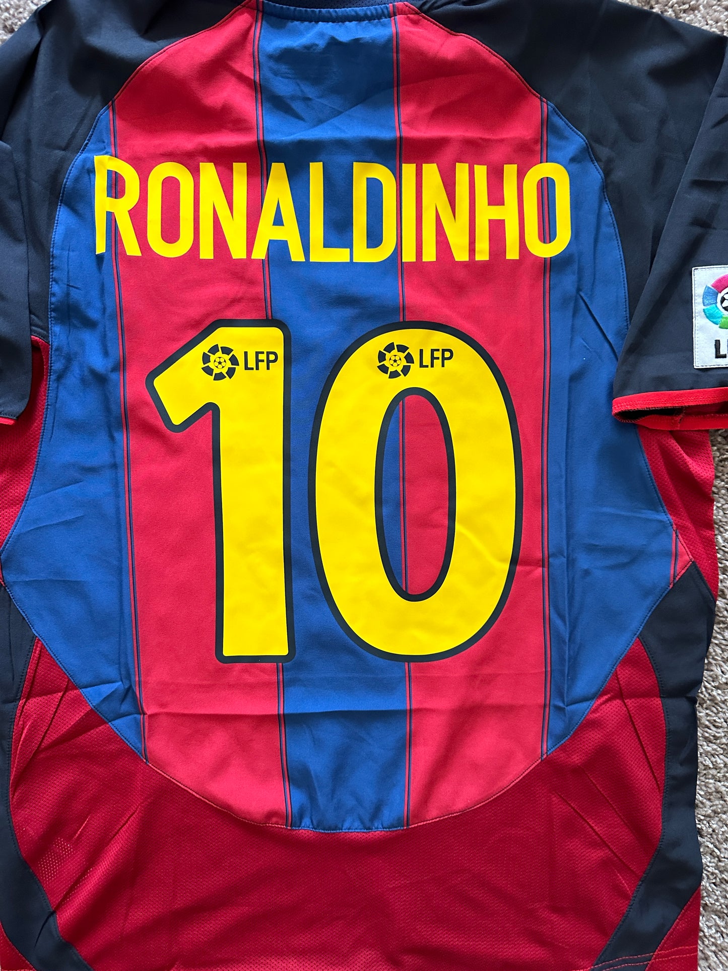Barcelona Ronaldinho #10 Soccer Jersey Retro Men Size