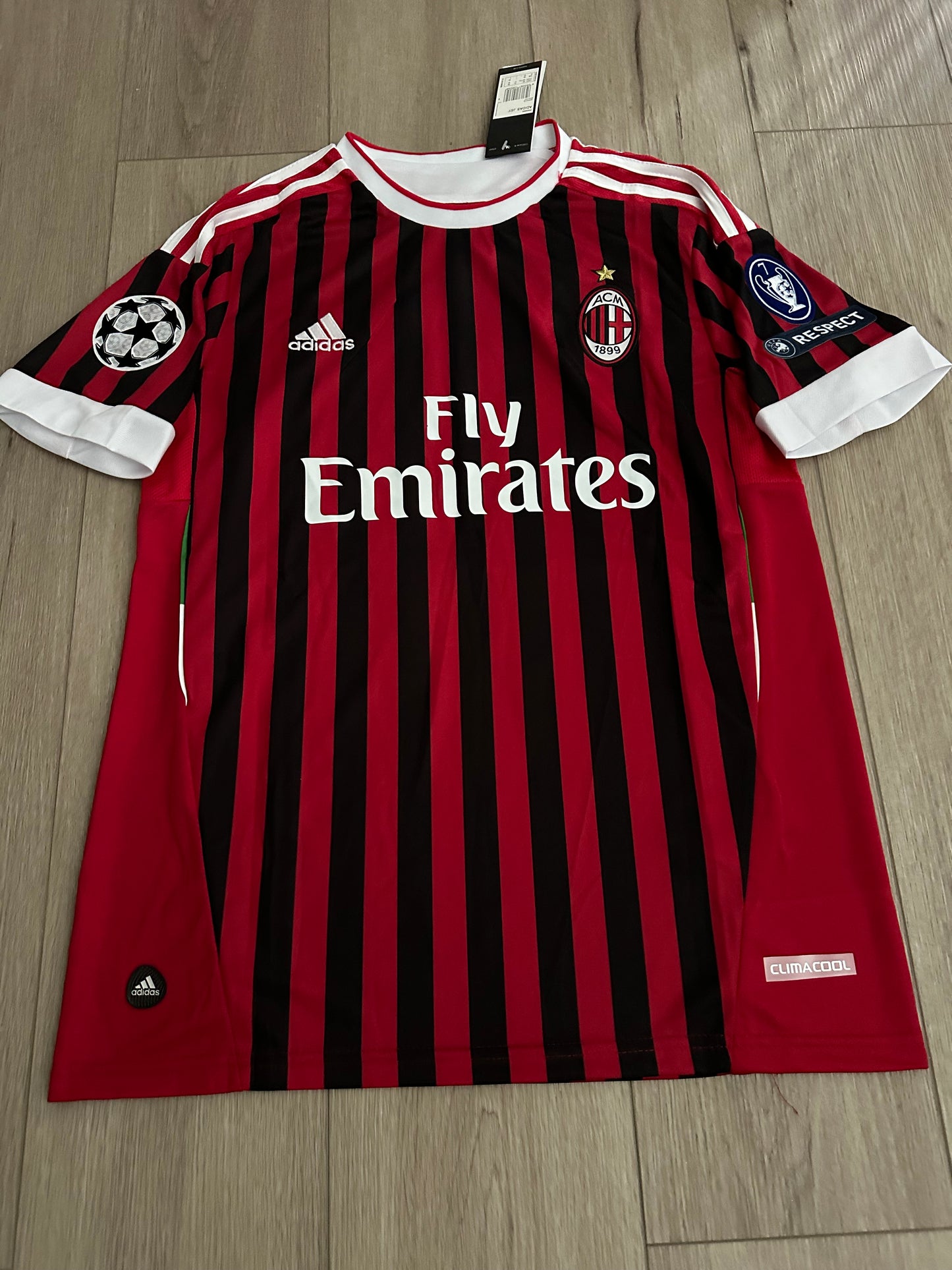 Soccer Jersey Zlatan Ibrahimovic #11 Home Red Black Milan Shirt 10/11 Men Size