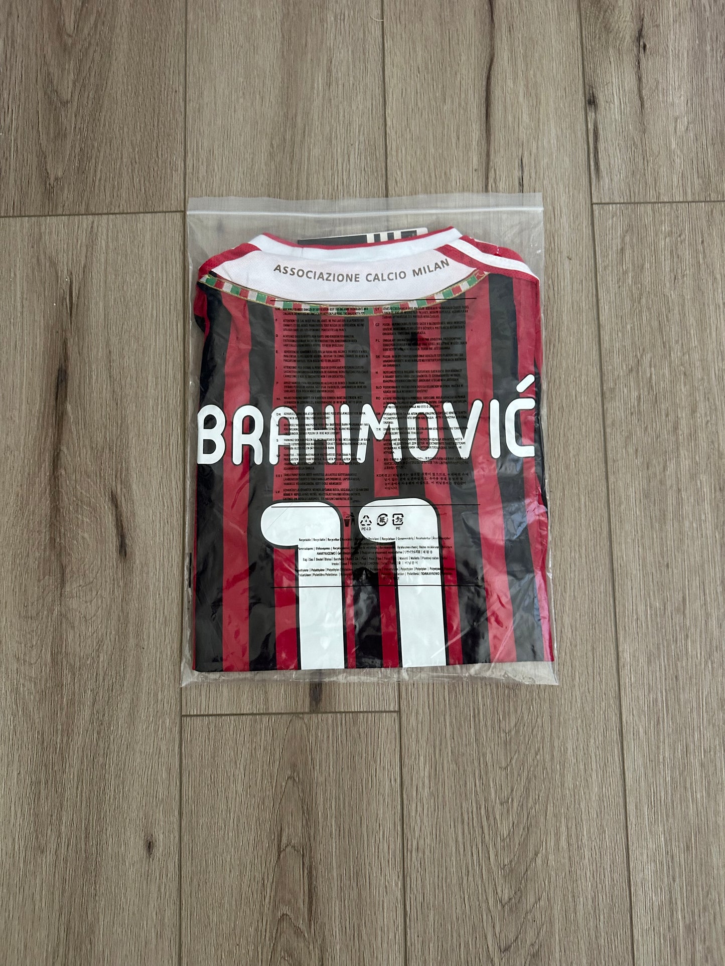 Soccer Jersey Zlatan Ibrahimovic #11 Home Red Black Milan Shirt 10/11 Men Size