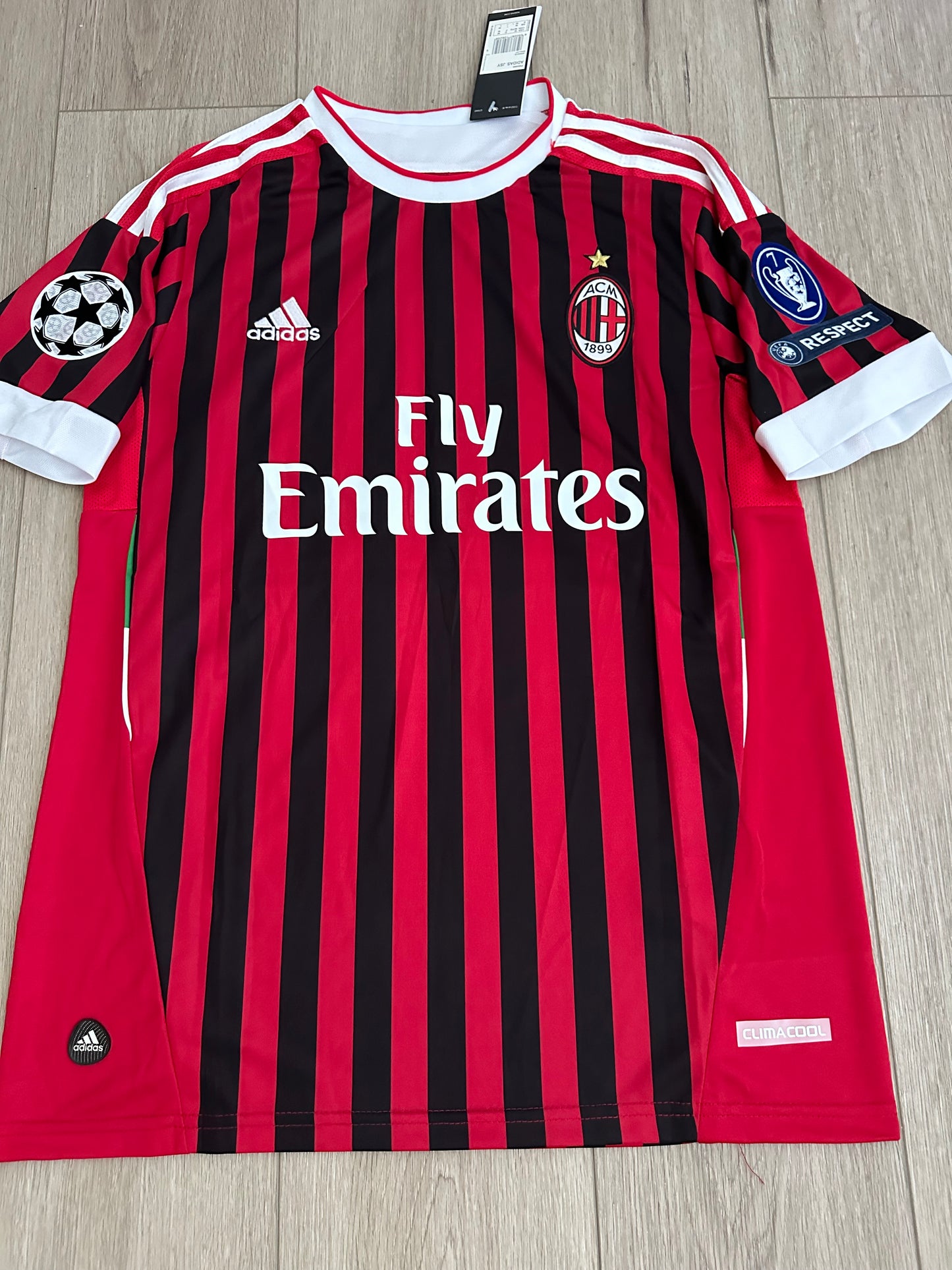 Soccer Jersey Zlatan Ibrahimovic #11 Home Red Black Milan Shirt 10/11 Men Size