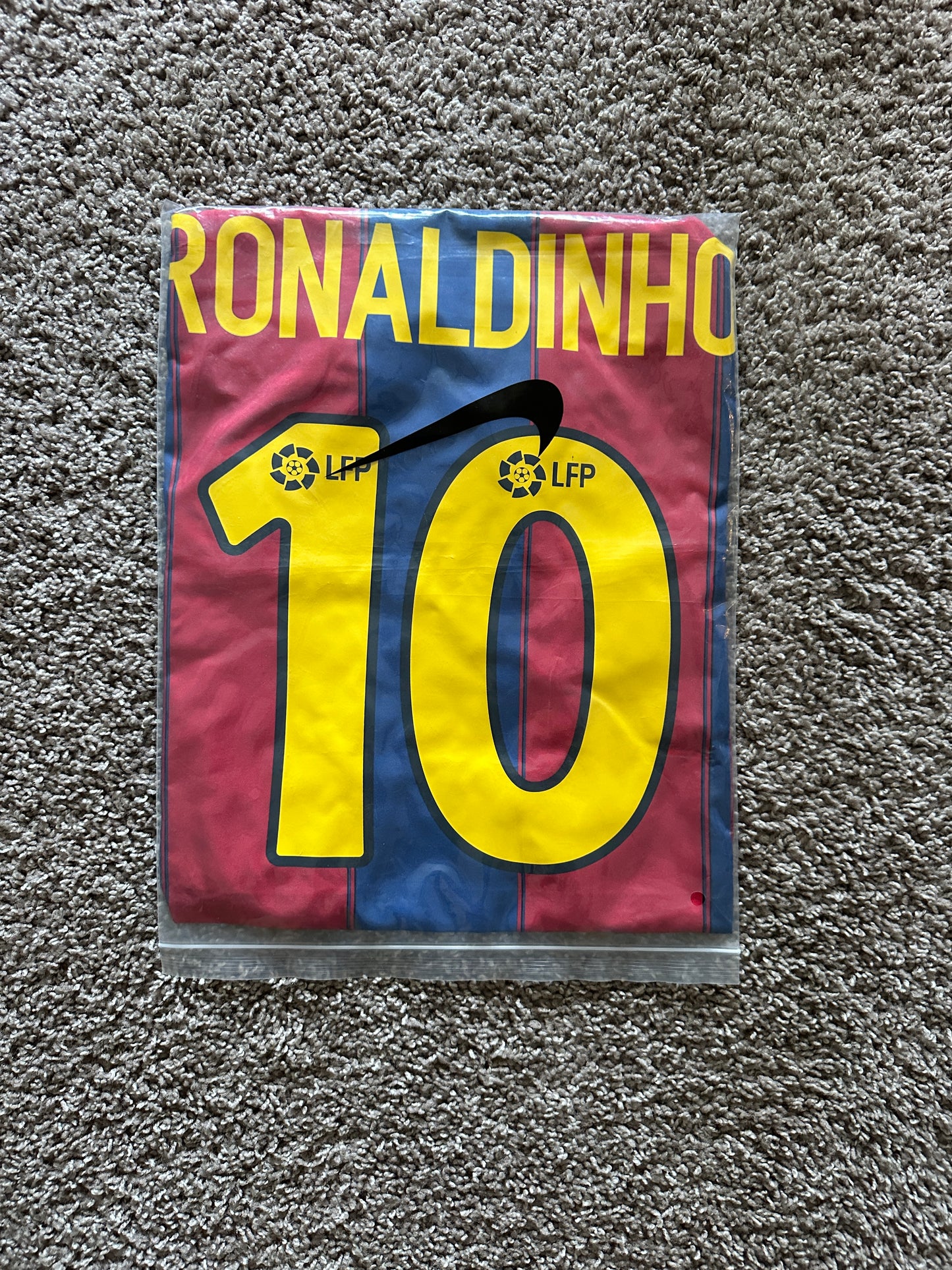 Barcelona Ronaldinho #10 Soccer Jersey Retro Men Size