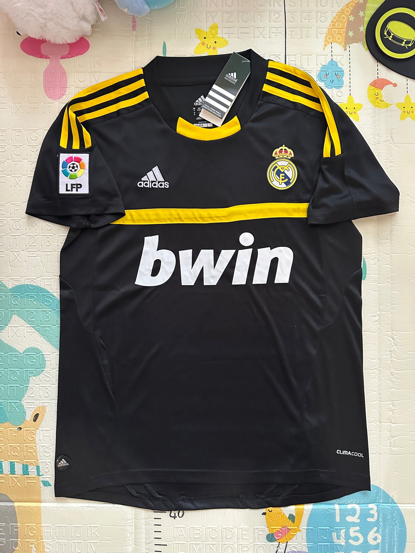 Real Madrid Retro Soccer Jersey Iker Casillas #1 2011/12 Away Black Men Size