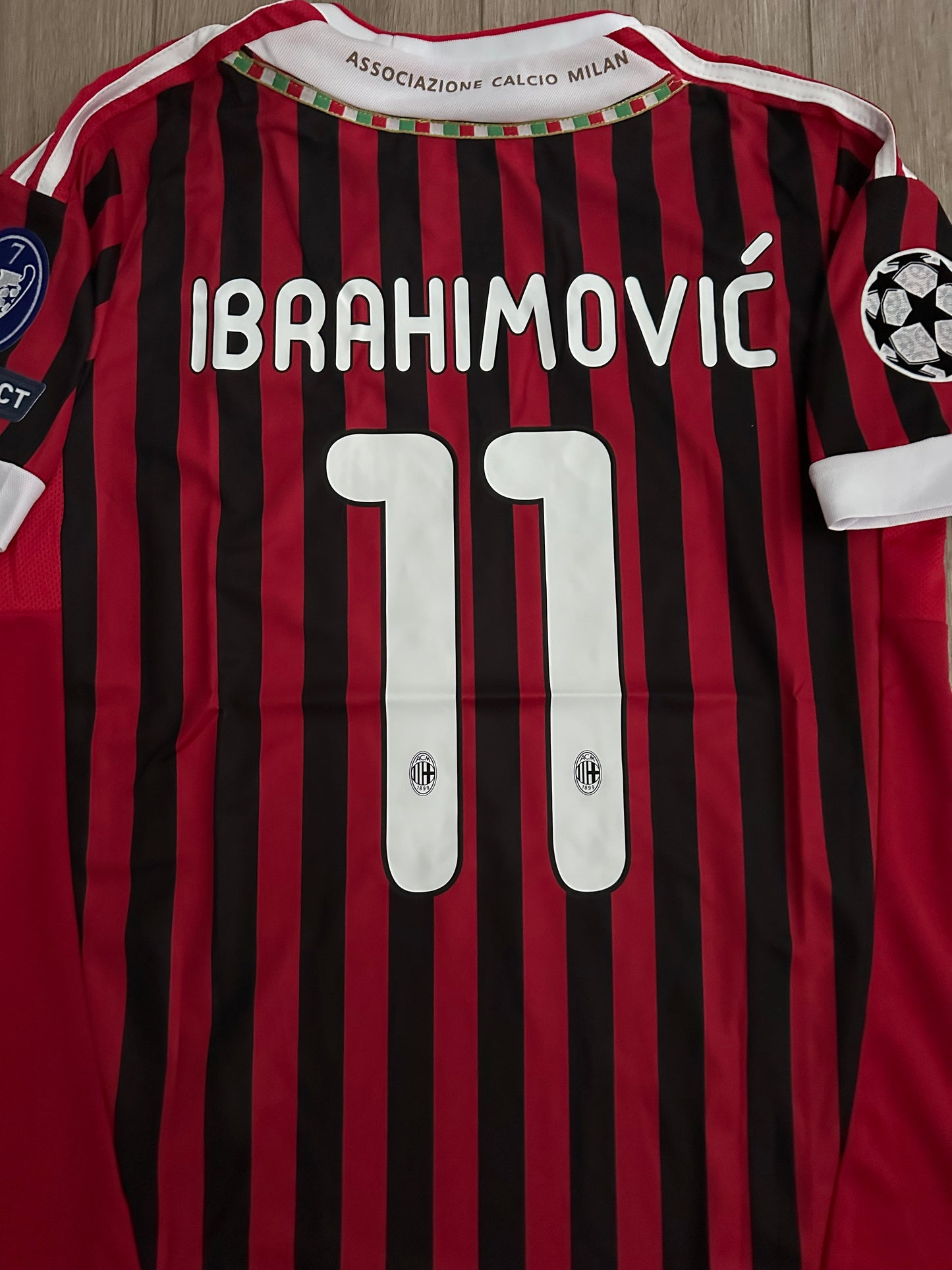 Soccer Jersey Zlatan Ibrahimovic #11 Home Red Black Milan Shirt 10/11 Men Size