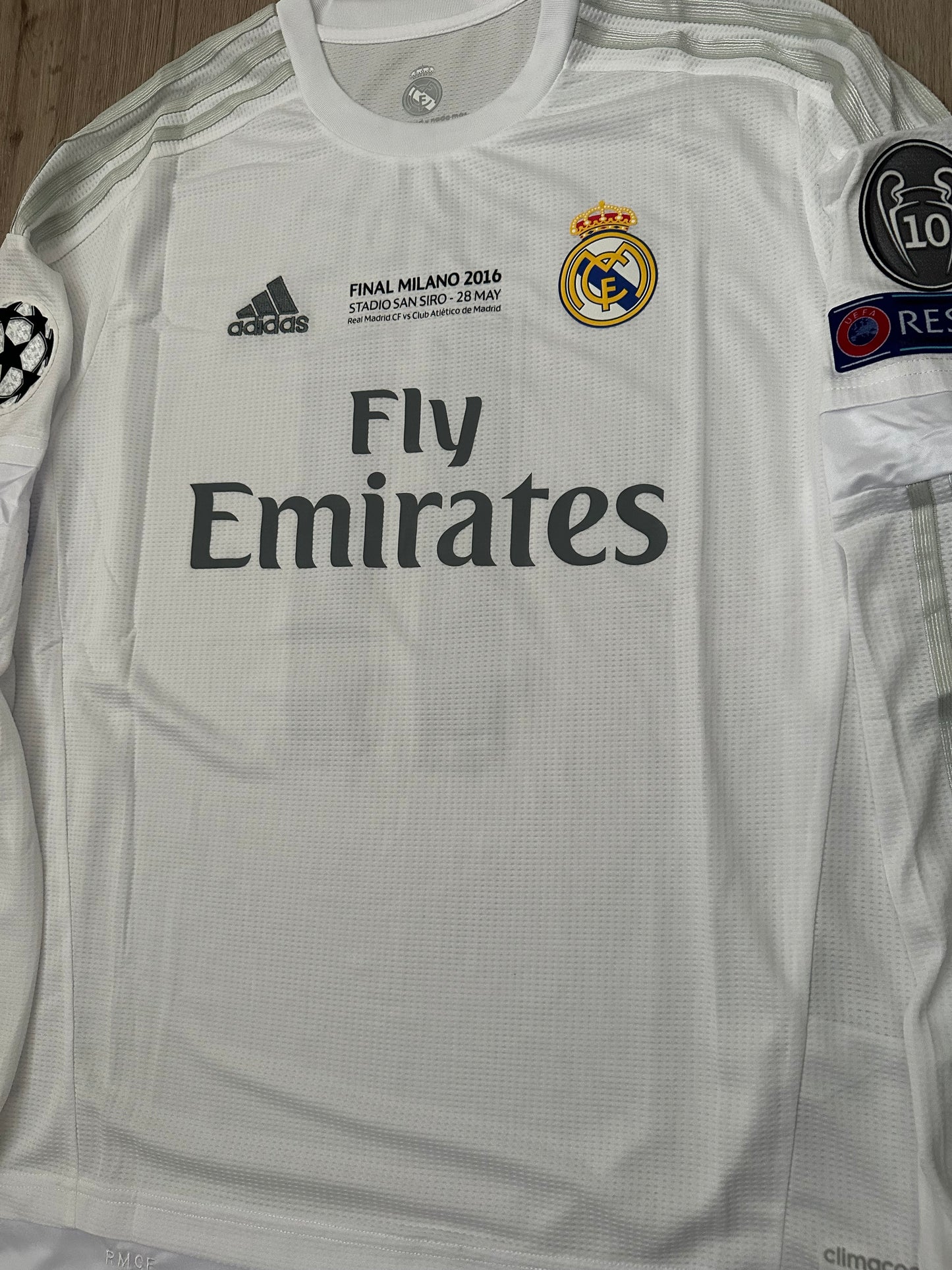 Real Madrid Gareth Bale #11 2016 Final Home Retro Soccer Jersey Long Sleeves Men