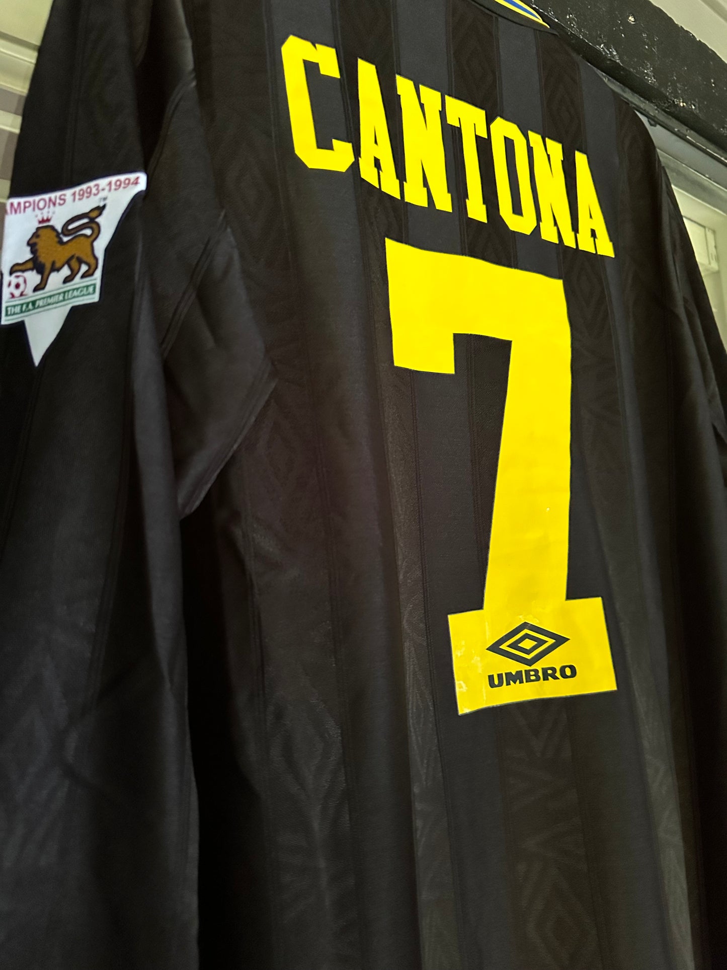 Manchester United Eric Cantona #7 Away Black Retro Soccer Jersey 93/95 Men Size