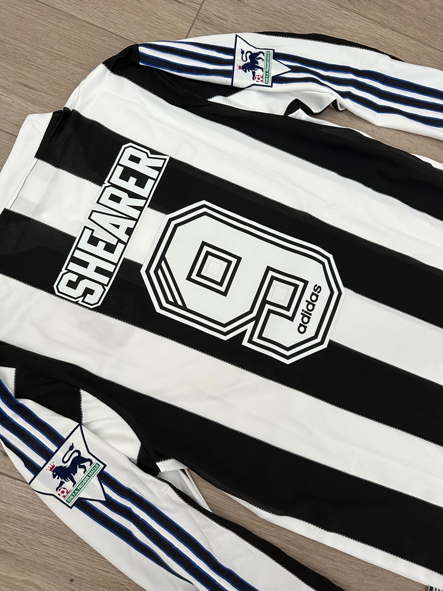 Newcastle Retro 95/97 Alan Shearer #9 Soccer Shirt Long Sleeves Men Black White