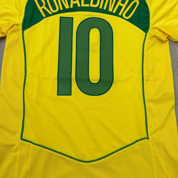 Ronaldinho Gaucho #10 Brazil 2005 Retro Soccer Jersey Home Yellow Regular size