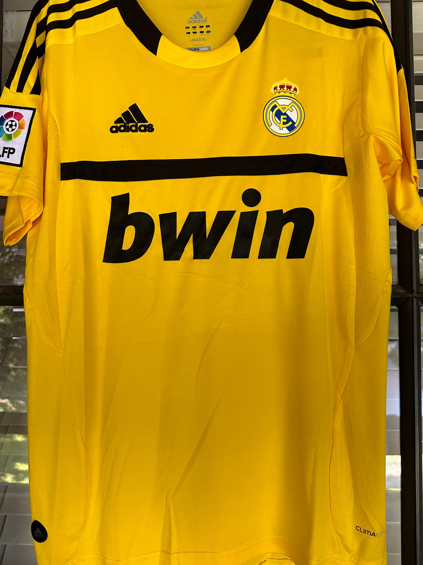 Real Madrid Iker Casillas #1 Retro Soccer Jersey Home Yellow 11/12 Men Size