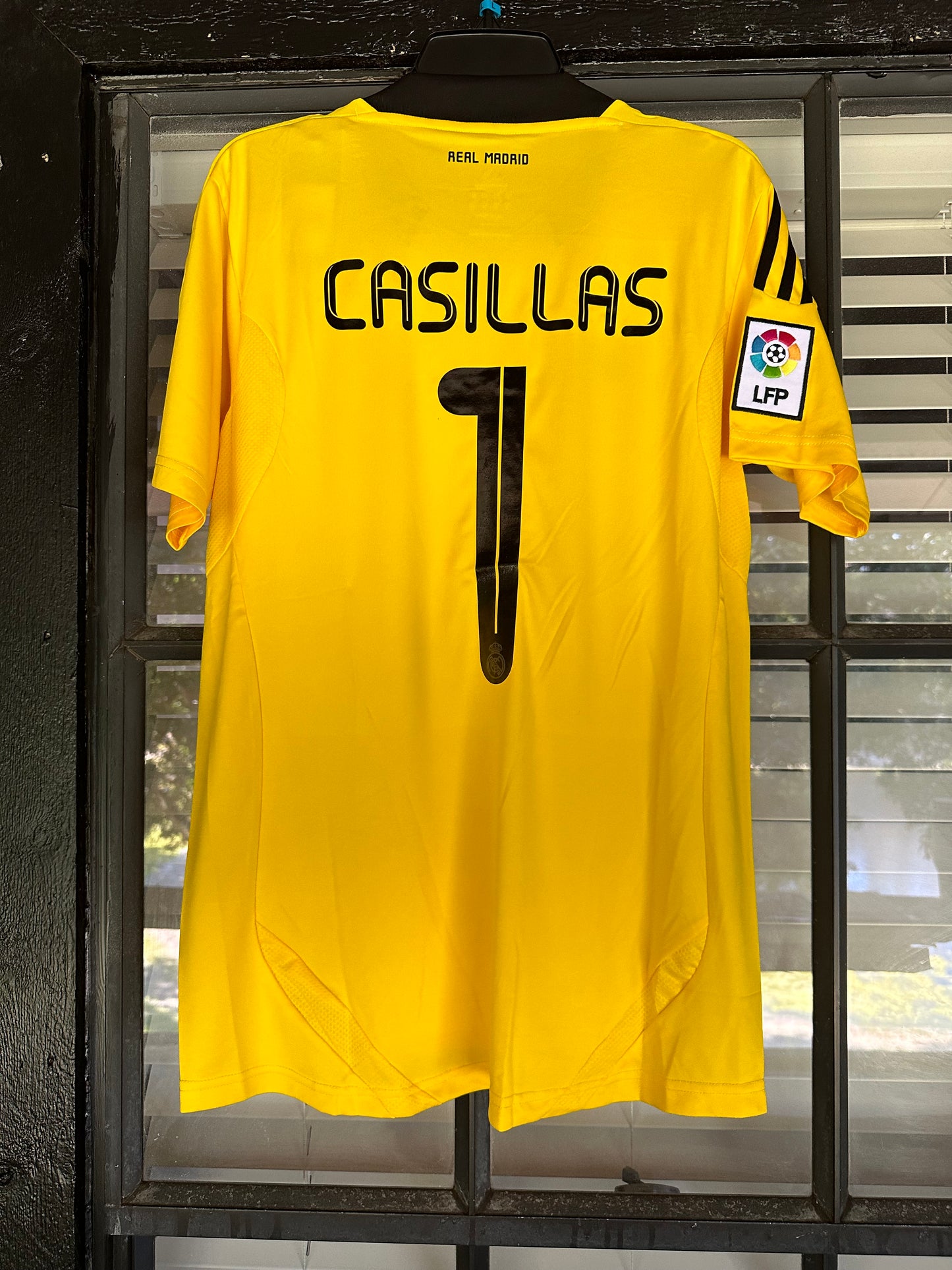 Real Madrid Iker Casillas #1 Retro Soccer Jersey Home Yellow 11/12 Men Size