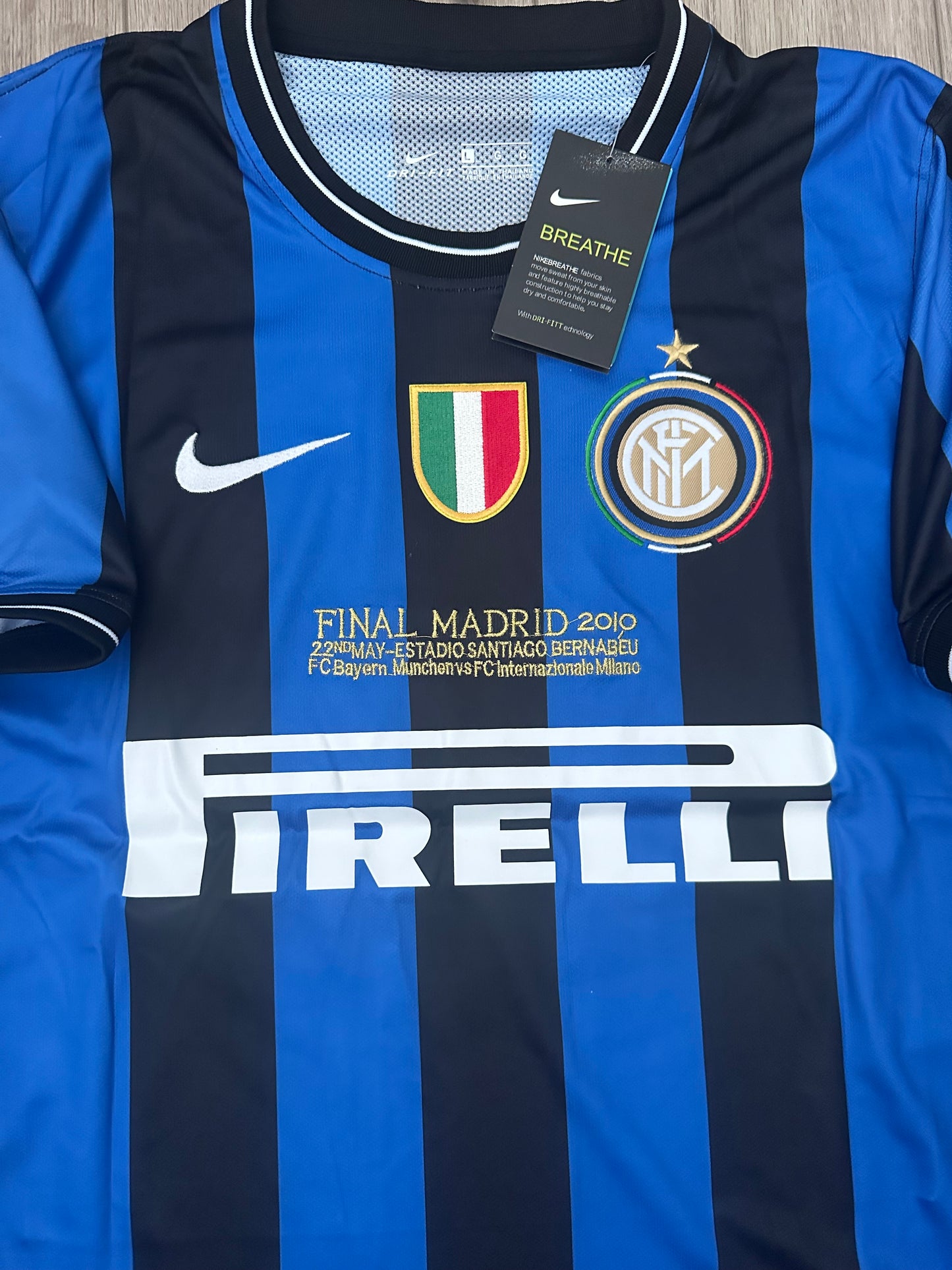 Inter Milan 09/10 Final UCL Diego Milito #22 Home Nerazzurr Retro Soccer Jersey