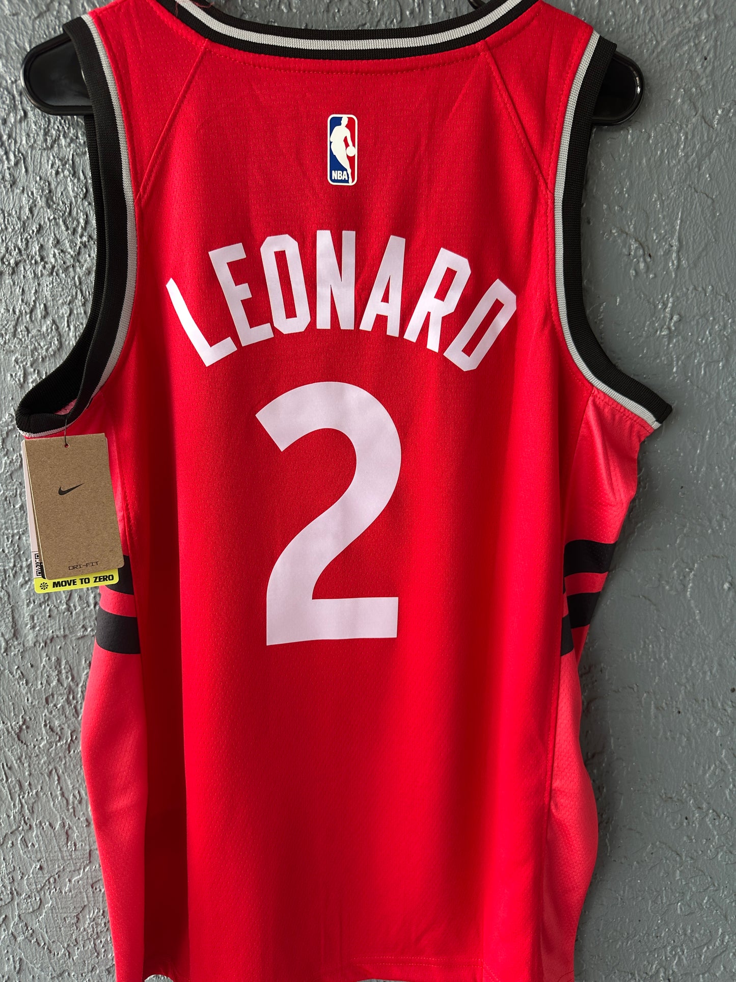 Toronto Raptors Leonard #2 Red Jersey – NBA Finals Champion – Iconic Basketball Kit