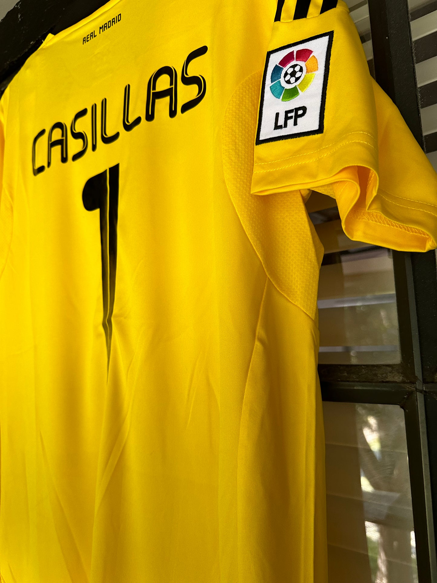 Real Madrid Iker Casillas #1 Retro Soccer Jersey Home Yellow 11/12 Men Size