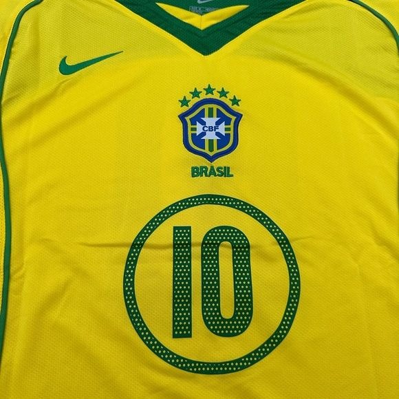 Ronaldinho Gaucho #10 Brazil 2005 Retro Soccer Jersey Home Yellow Regular size