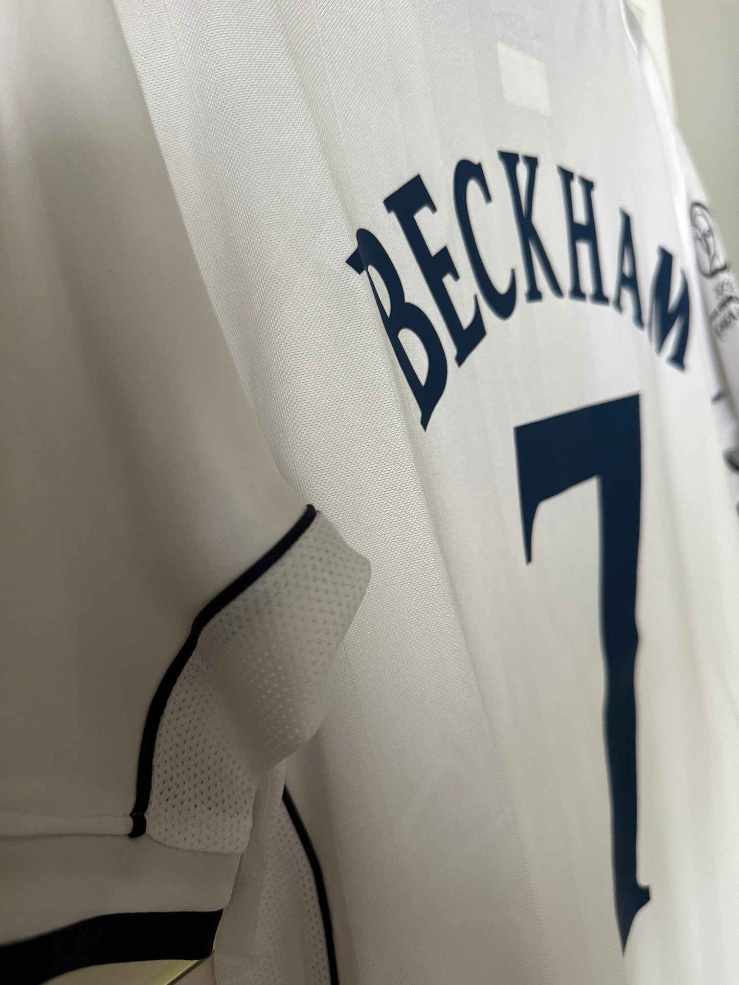 England David Beckham #7 Retro Soccer Jersey Home White FWC 2002 Men Size Shirt