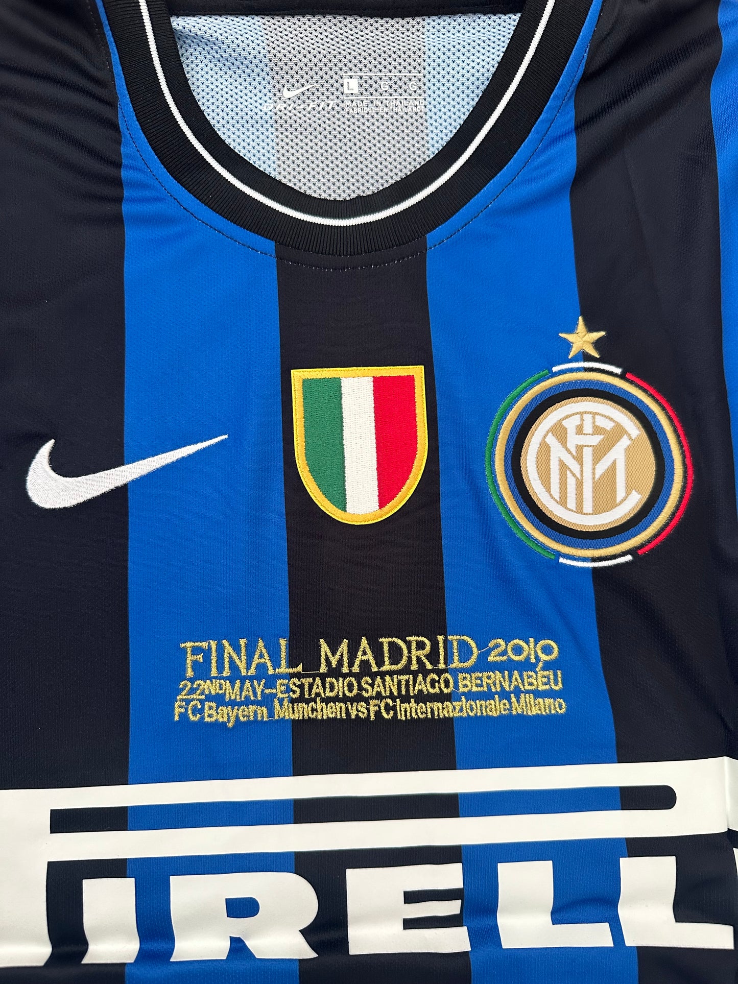 Inter Milan 09/10 Final UCL Diego Milito #22 Home Nerazzurr Retro Soccer Jersey
