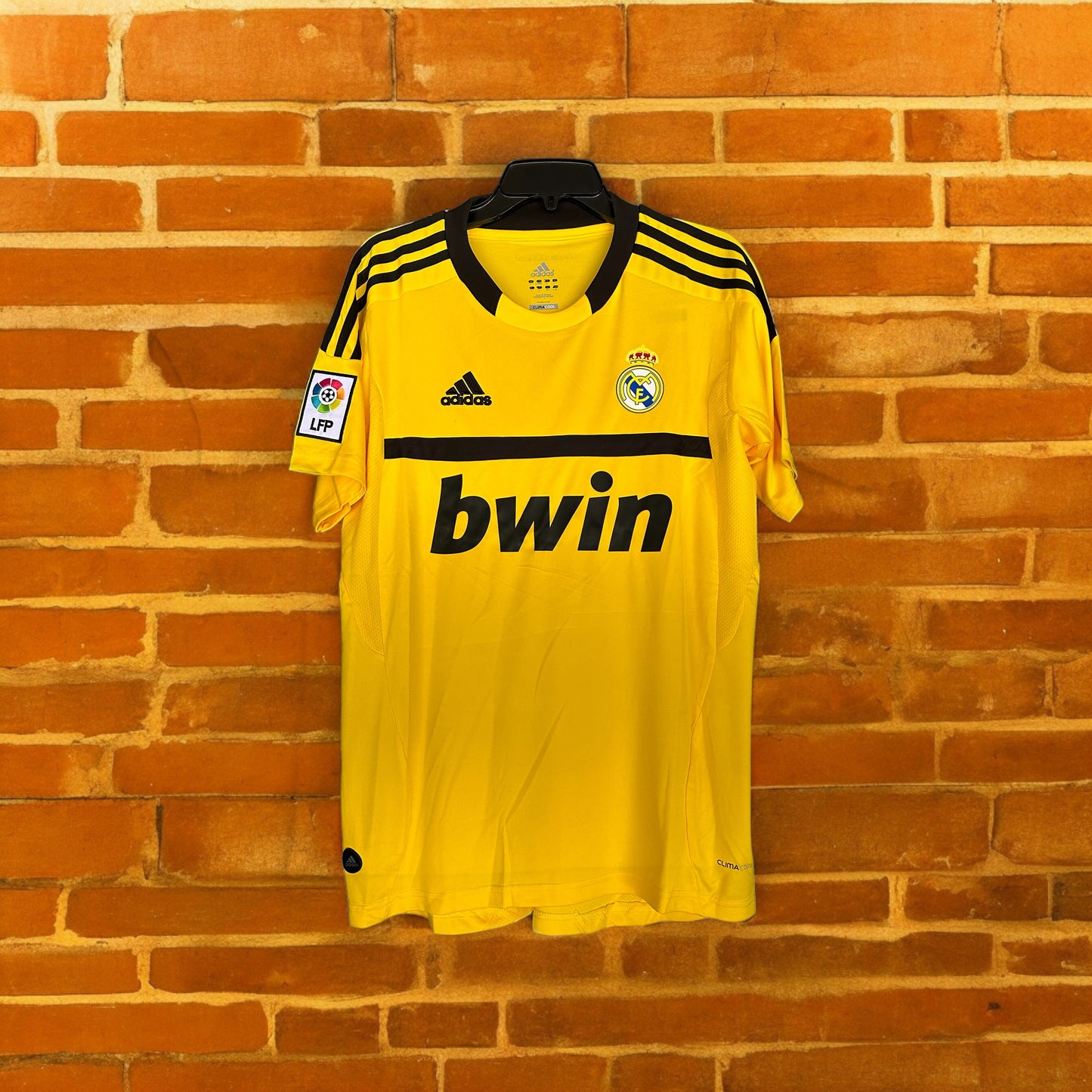 Real Madrid Iker Casillas #1 Retro Soccer Jersey Home Yellow 11/12 Men Size