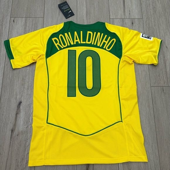 Ronaldinho Gaucho #10 Brazil 2005 Retro Soccer Jersey Home Yellow Regular size